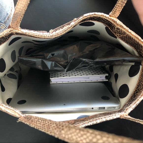 🤩HOST PICK🤩 Kate Spade rose gold tote!!! - Picture 9 of 16